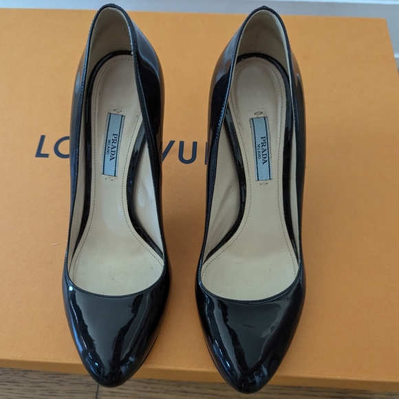 Prada Patent Heels. Excellent Condition. US size 7.5. EU size 38. - Picture 2 of 8
